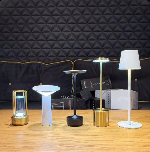 Акамуляторні настільні лампи фото